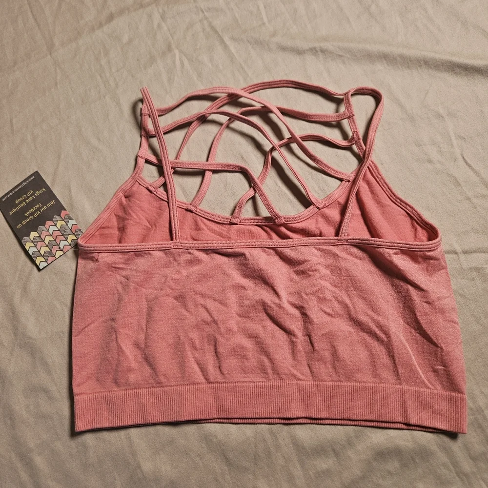 Zenana Outfitters 1X/2X‎ Plus Size Seamless Bralette NWT Criss-Cross Straps Pink